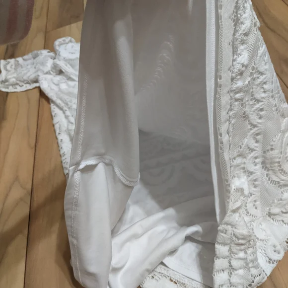 EUC! Lilly Pulitzer Women's Lyra Dress Resort White Lace Cold Shoulder Size S - Picture 6 of 13